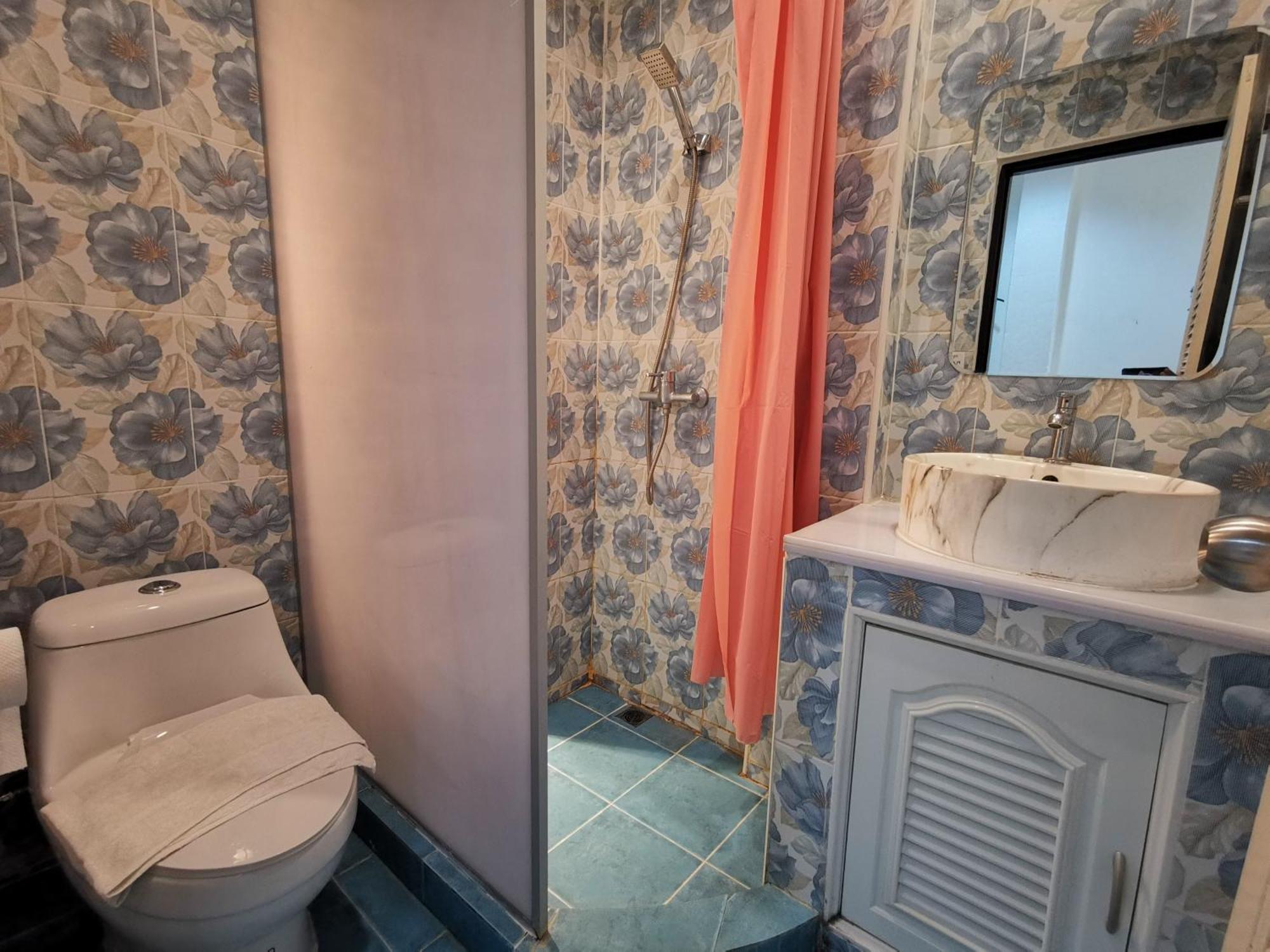 Kan Home Hotel Kanchanaburi Eksteriør billede
