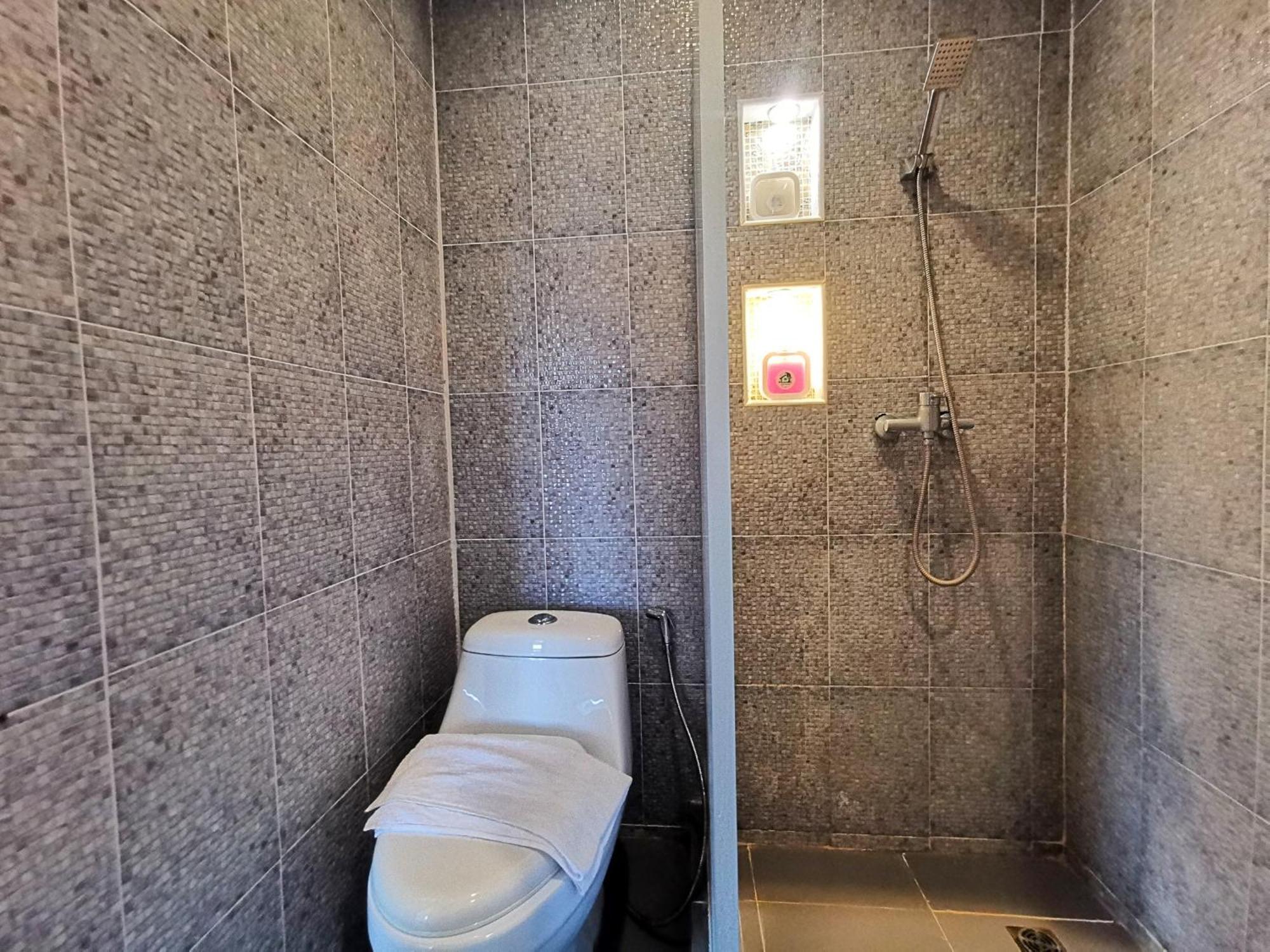 Kan Home Hotel Kanchanaburi Eksteriør billede
